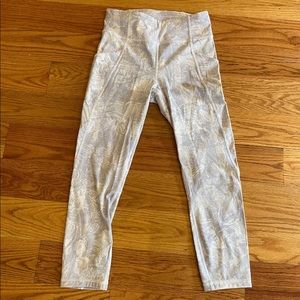 Lululemon leggings- made for running pockets on the side. Size 6